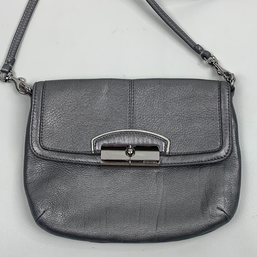 Vintage Coach Metallic Gray Leather Crossbody Bag Silver Detail purple lined